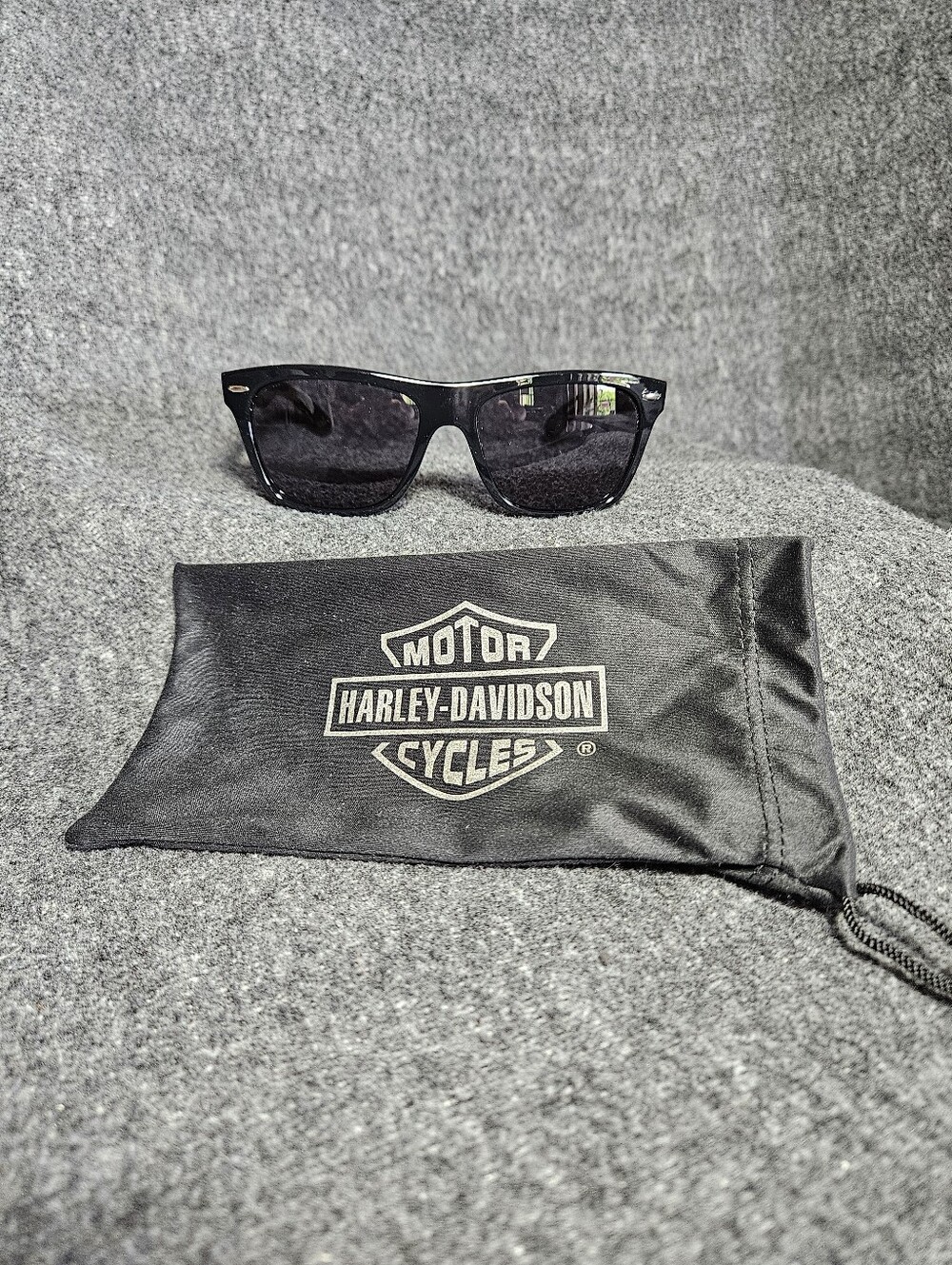 Harley-Davidson Black Sunglasses with Black Branded Pouch HD06225